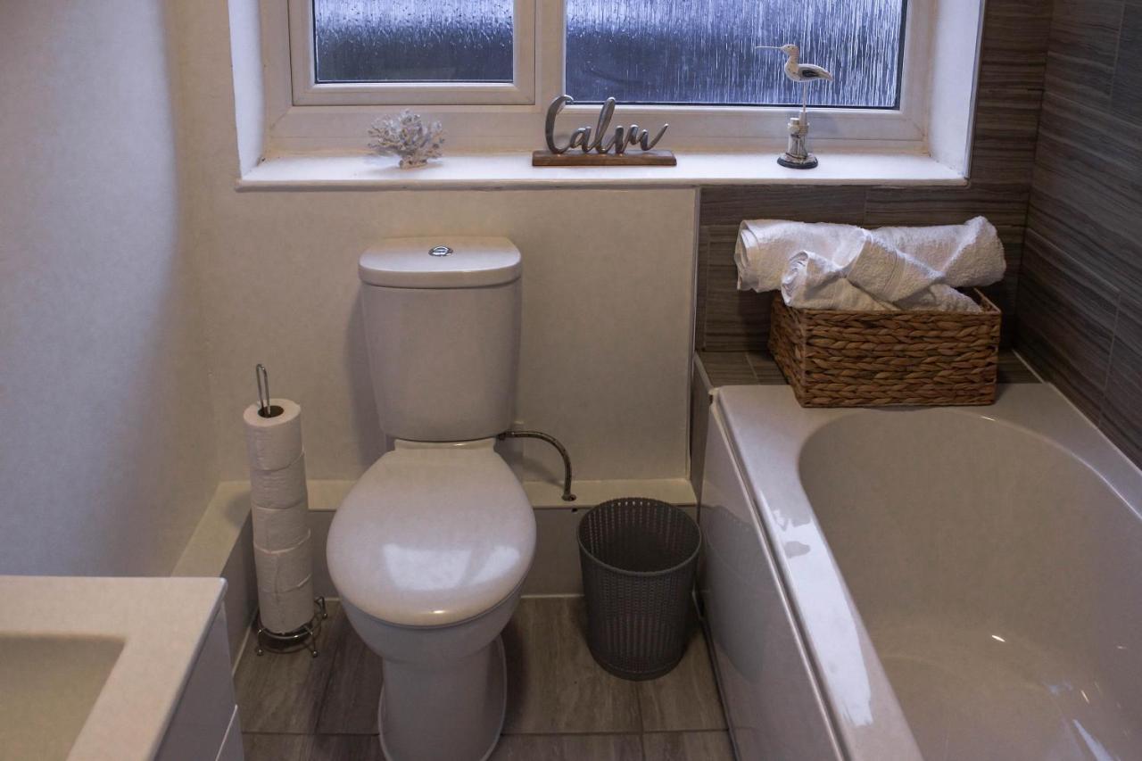 Business Friendly 3Br Home - King Size Beds & Centrally Located Σουόνσι Εξωτερικό φωτογραφία