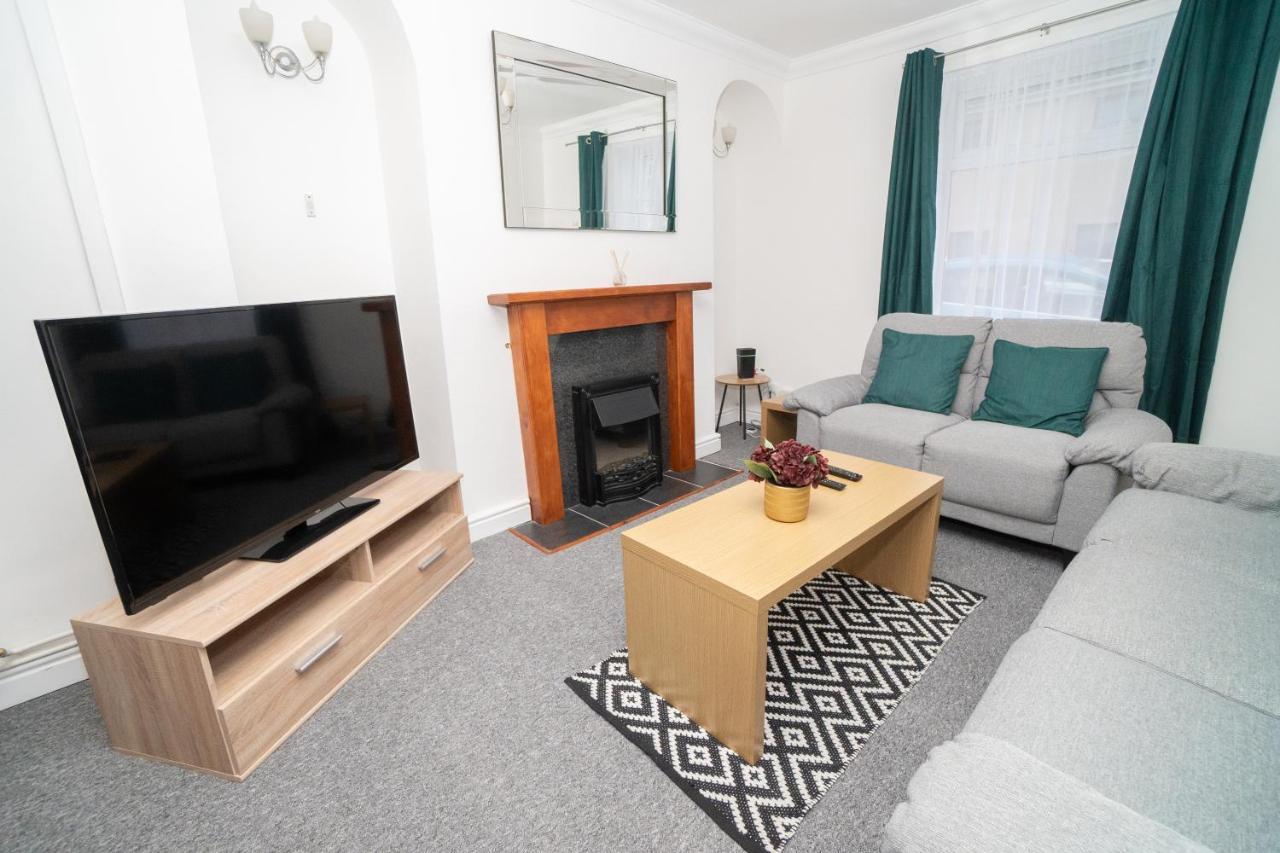 Business Friendly 3Br Home - King Size Beds & Centrally Located Σουόνσι Εξωτερικό φωτογραφία