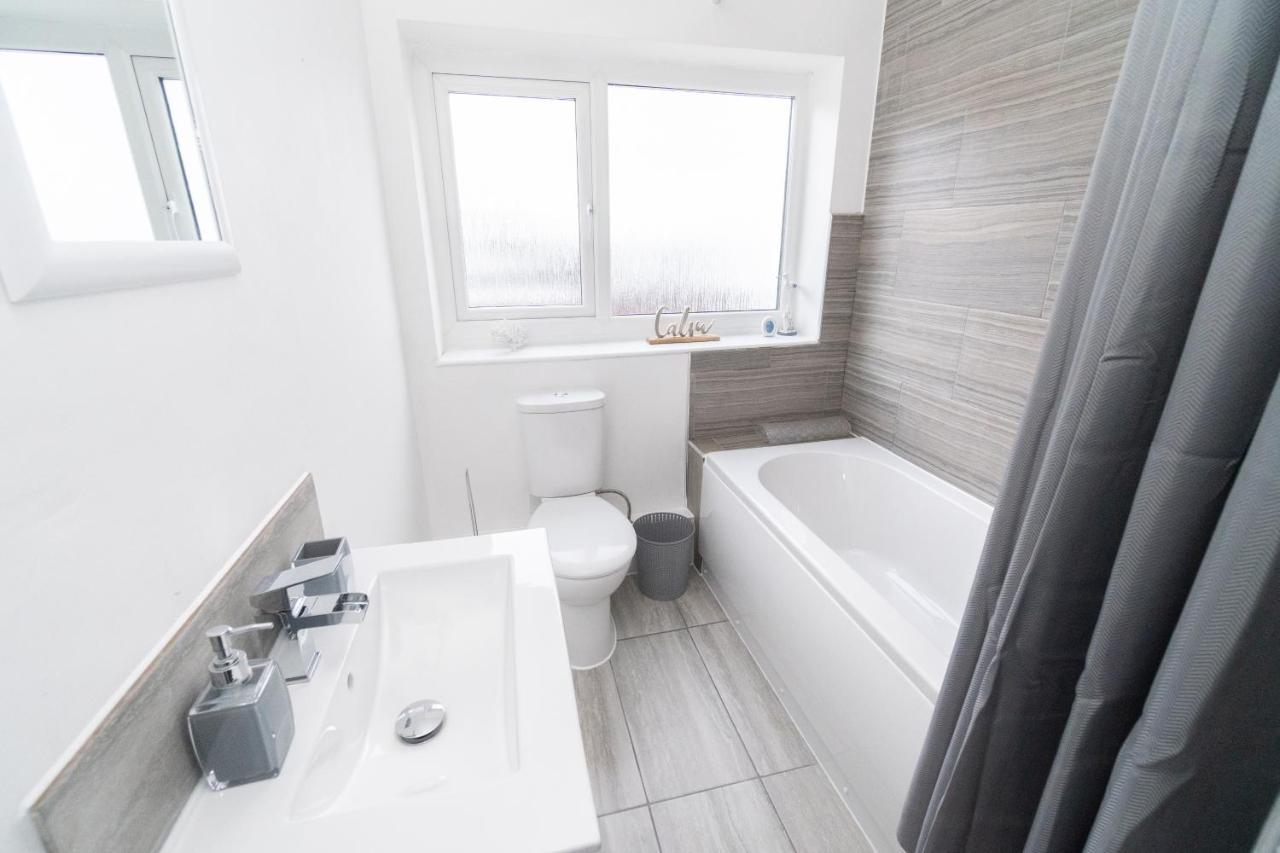 Business Friendly 3Br Home - King Size Beds & Centrally Located Σουόνσι Εξωτερικό φωτογραφία