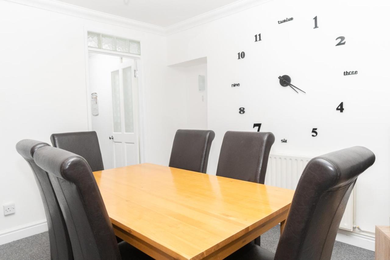 Business Friendly 3Br Home - King Size Beds & Centrally Located Σουόνσι Εξωτερικό φωτογραφία
